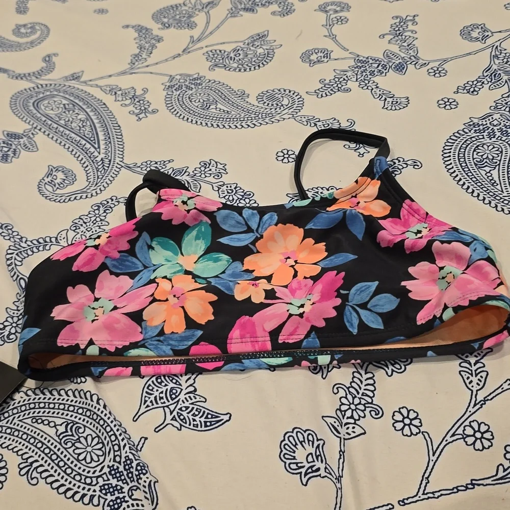 ❤️10/$13 New floral bikini top
